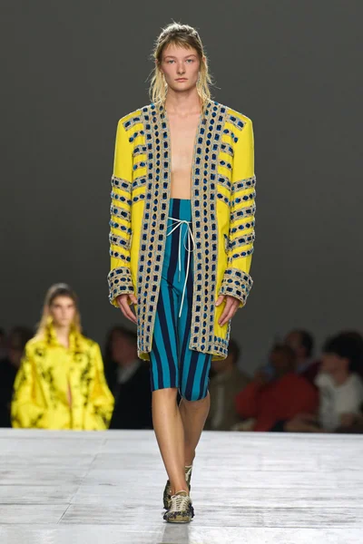 Look 29